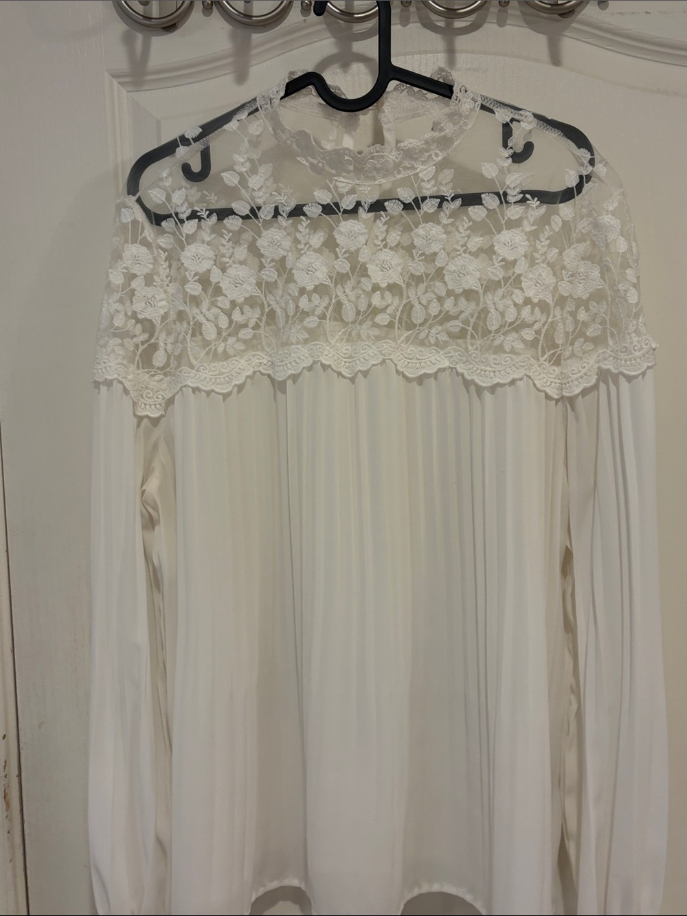 SHEIN Cream Pleated Ruffle Cuff Blouse